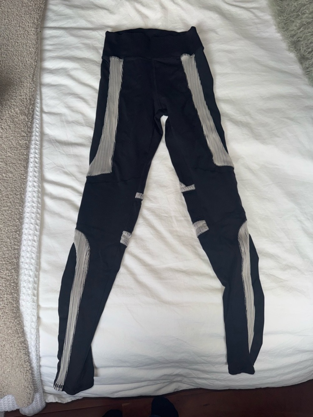 ALO Yoga Black Leggings with Light Gray Ribbed Side Panels